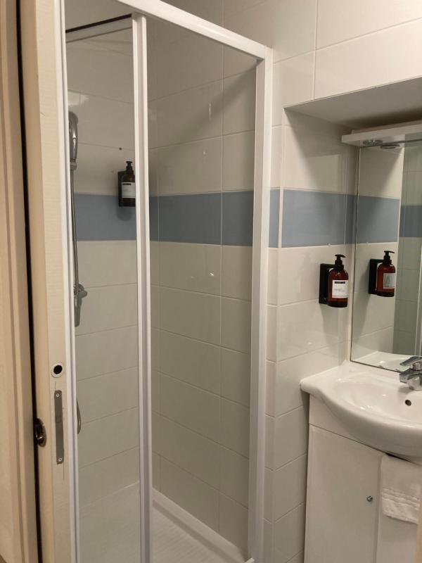 Single Room image 2