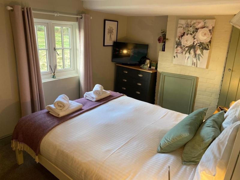 Double Room with Private Bathroom image 1