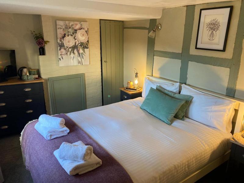 Double Room with Private Bathroom image 2