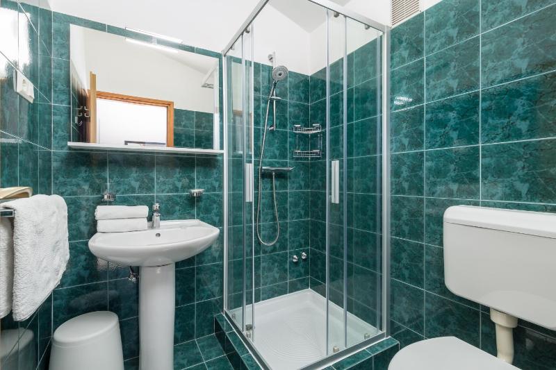 Triple Room with Private Bathroom image 3