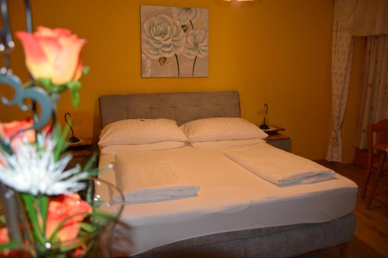 Deluxe Double Room with Balcony image 4