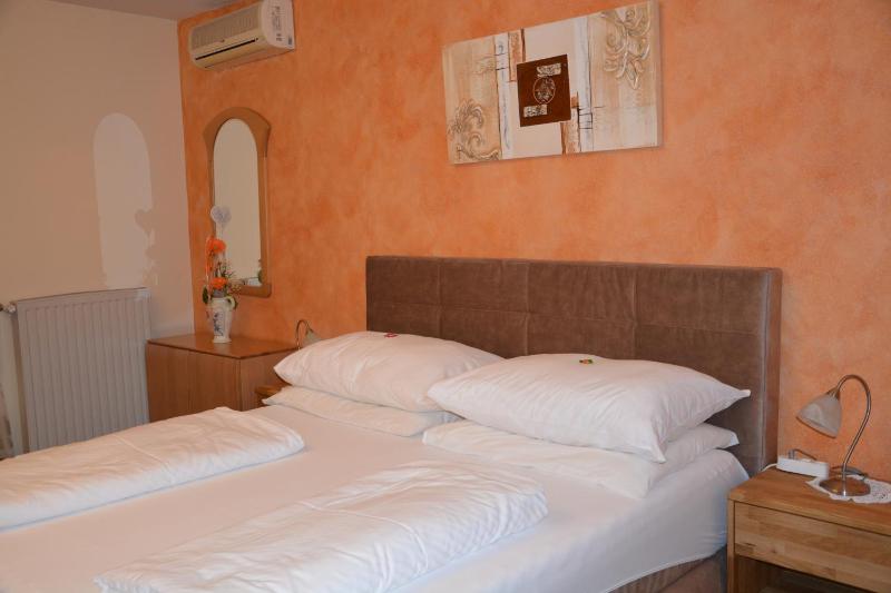 Deluxe Double Room with Balcony image 2