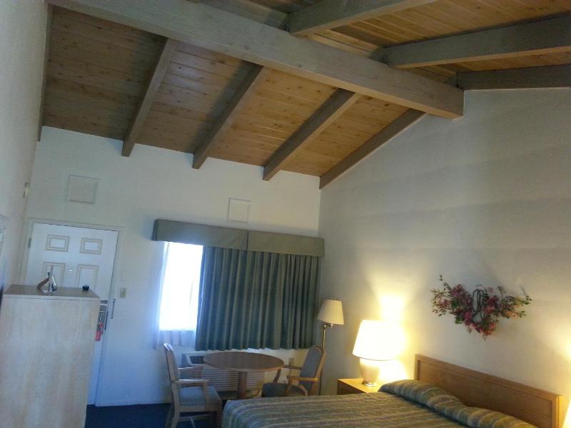 Queen Room with Two Queen Beds image 3