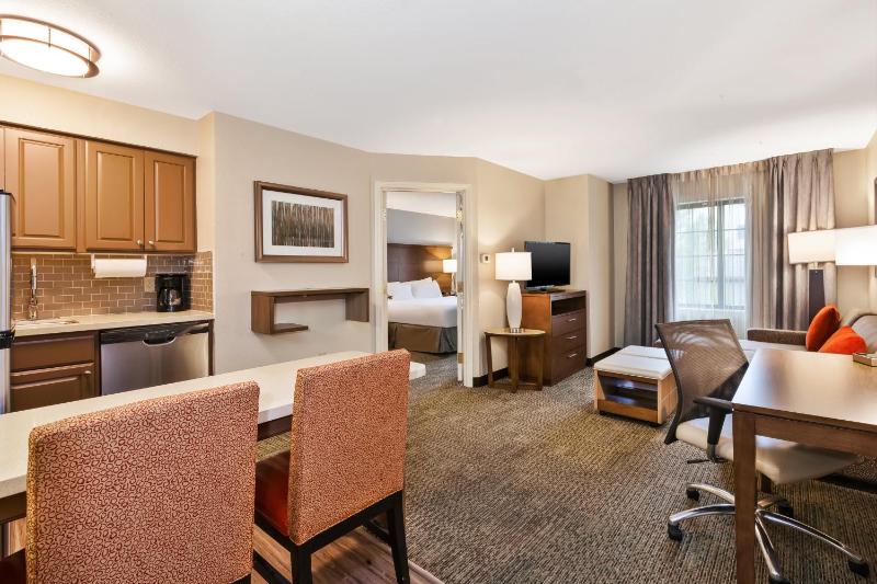 One-Bedroom King Suite image 4