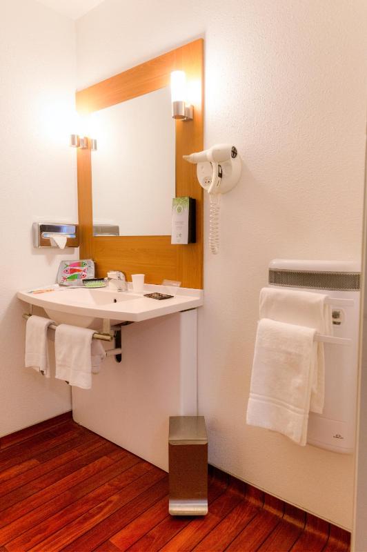 Twin Room image 2