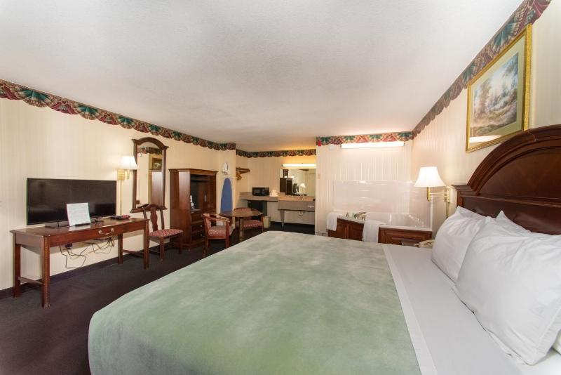 King Suite with Jacuzzi - Non-Smoking image 3