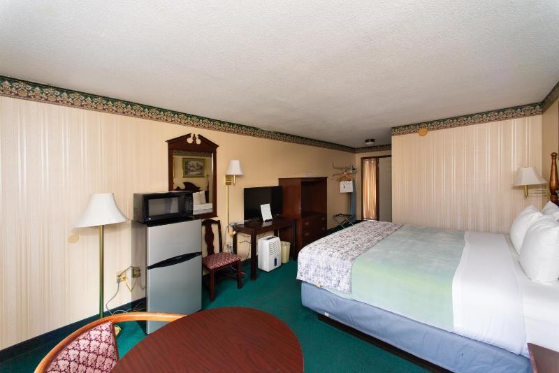 King Room - Non-Smoking image 3