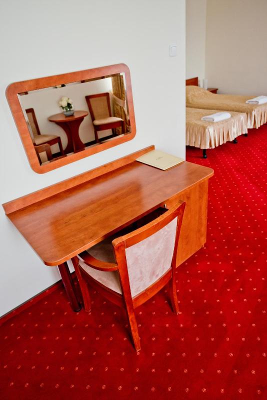 Standard Twin Room image 3