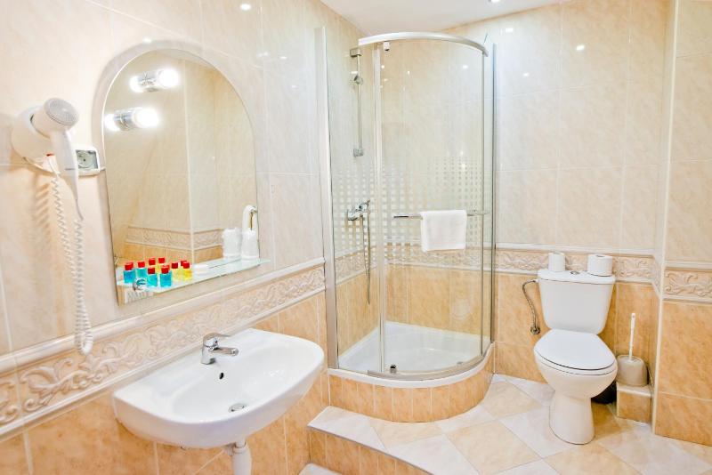 Standard Triple Room image 3