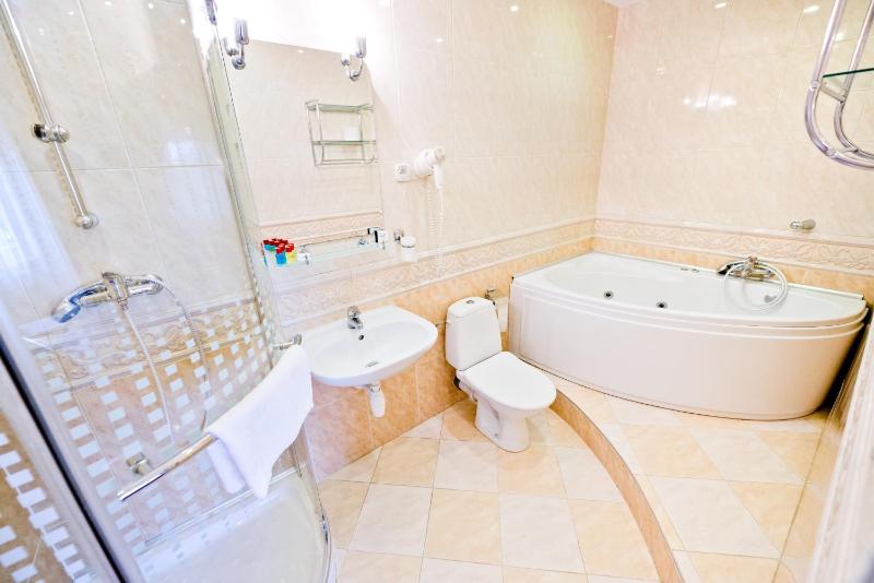 Queen Suite image 2
