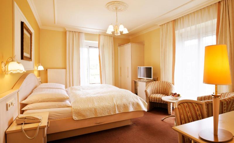 Double Room image 4