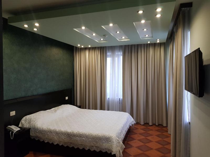 Deluxe Suite image 4