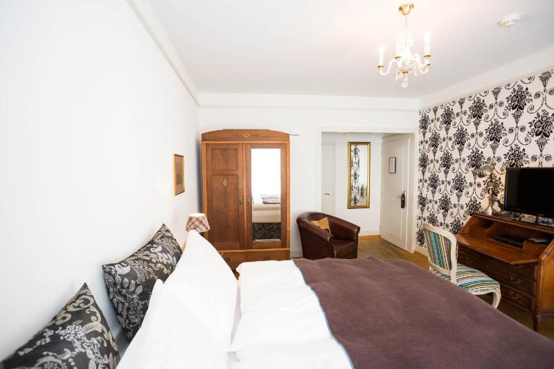 Deluxe Double Room image 3