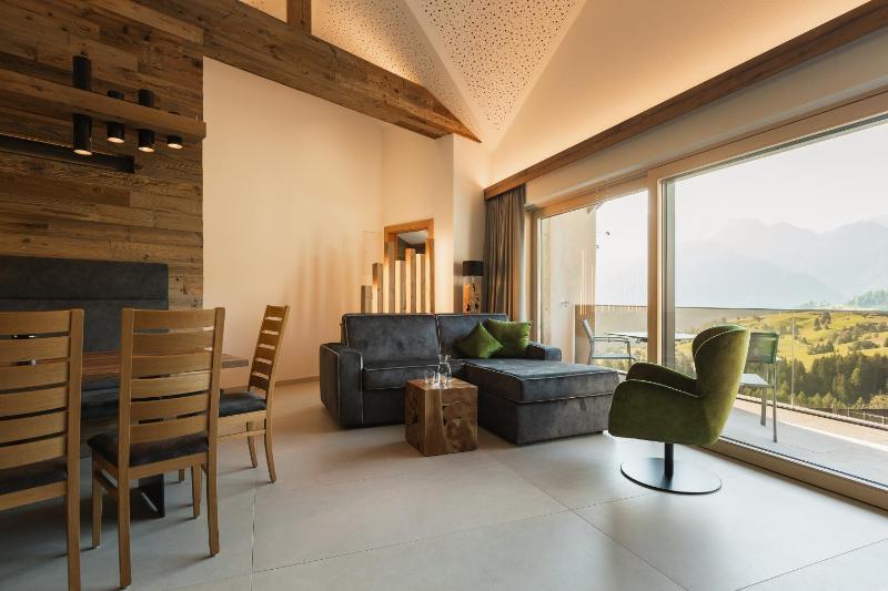 Superior Suite image 1