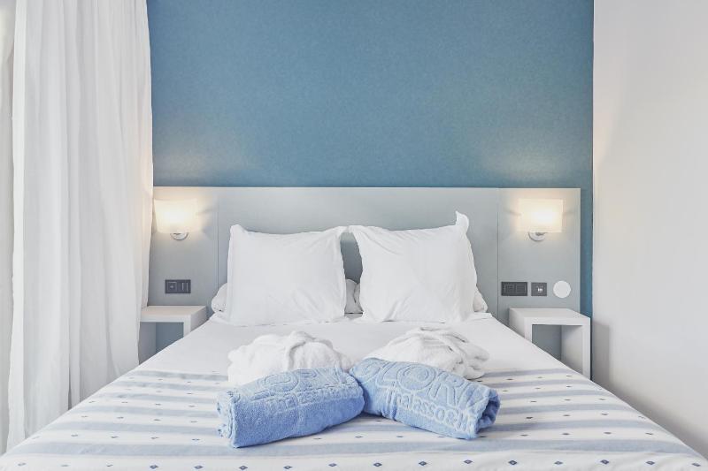 Family Room (2 Adults + 2 Children) image 3