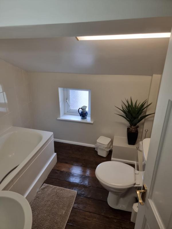 Deluxe Double Room with Bath image 3