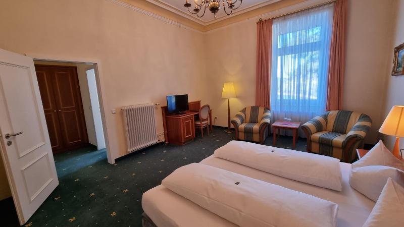 Superior Double Room with Balcony image 2