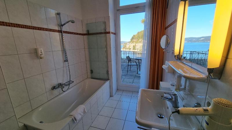 Superior Double Room with Balcony image 3