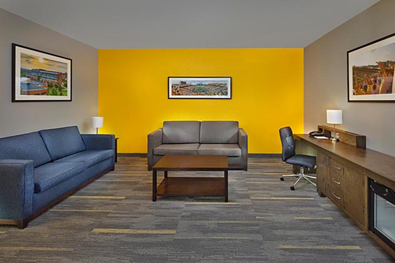 Junior King Suite image 3