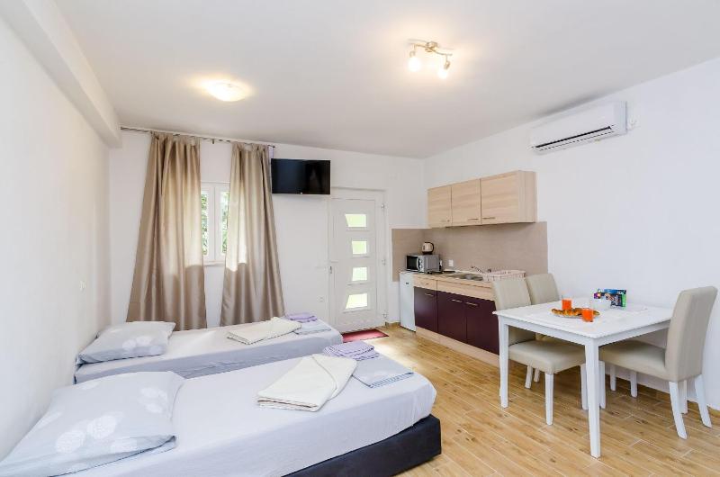 Studio Apartment with Balcony image 2