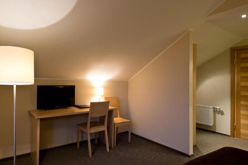 Standard Twin Room image 2