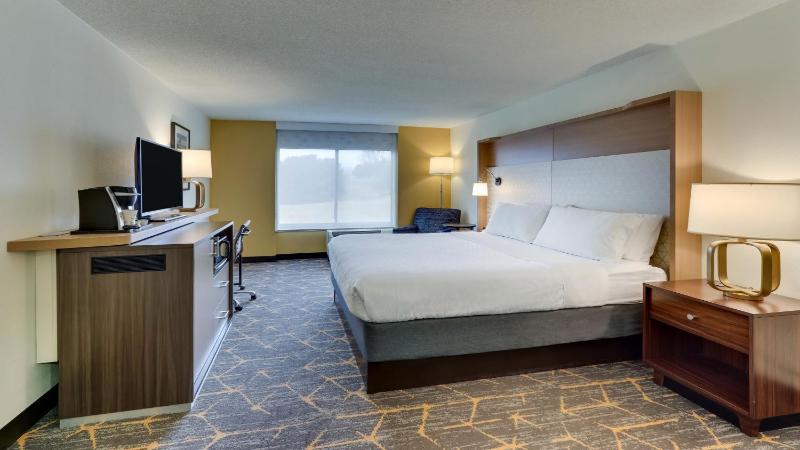 King Room with Golf Course View - Non-Smoking image 3