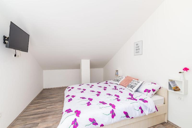 Luxury Studio Apartment with Balcony image 3
