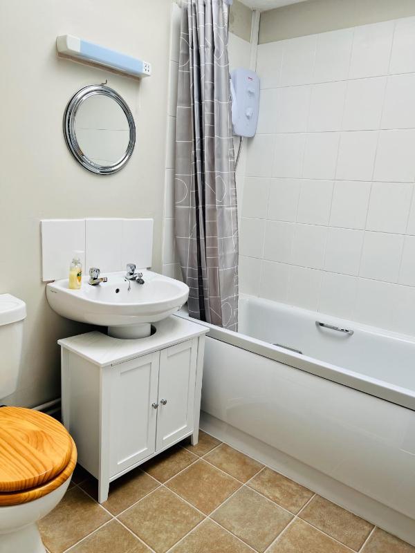 Large Twin Room image 1