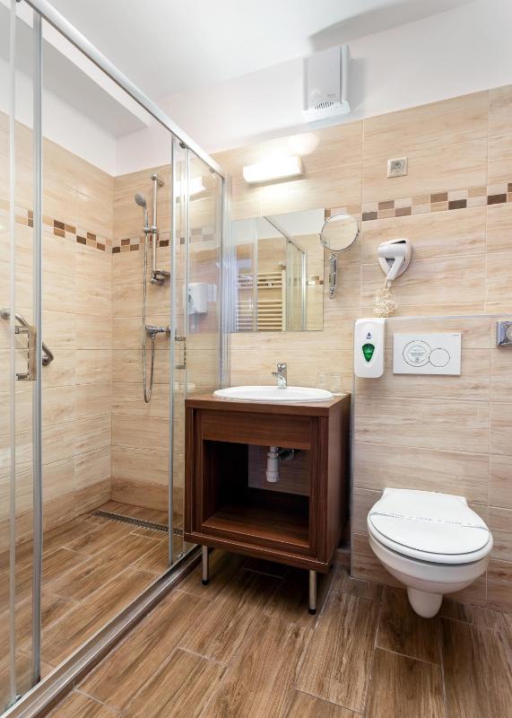 Standard Double or Twin Room image 4