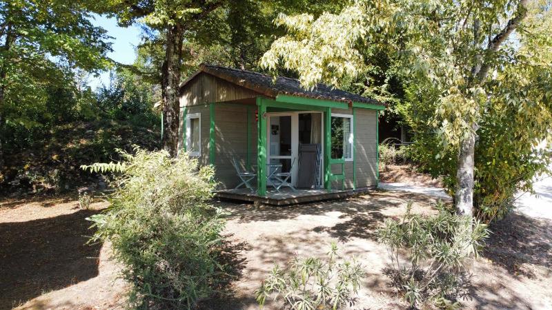 One-Bedroom Bungalow image 4