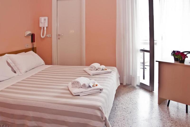 Standard Double or Twin Room image 3