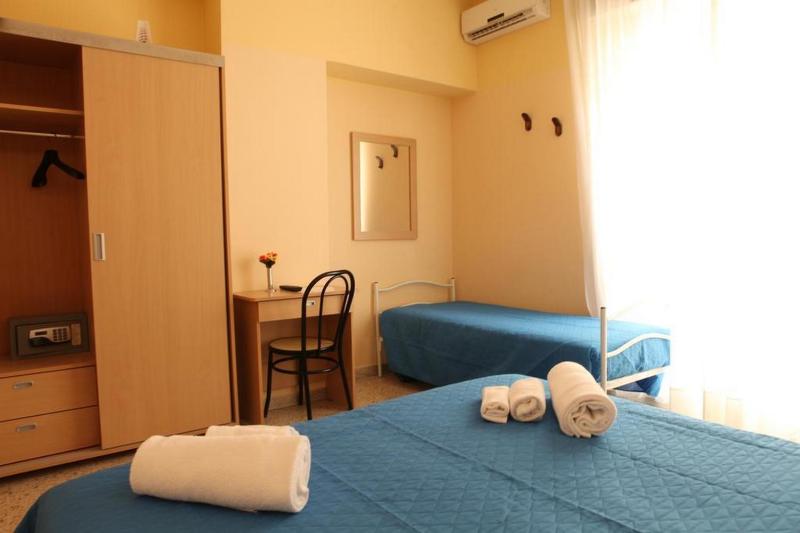 Standard Triple Room image 1