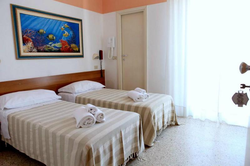 Standard Double or Twin Room image 4