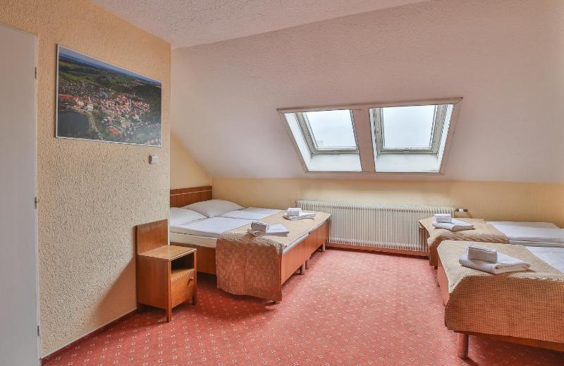 Quadruple Room with Private Bathroom image 3