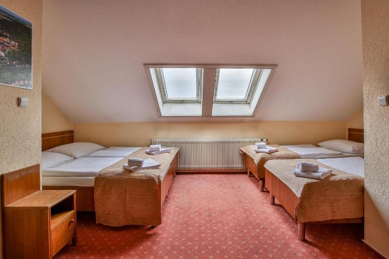 Quadruple Room with Private Bathroom image 4
