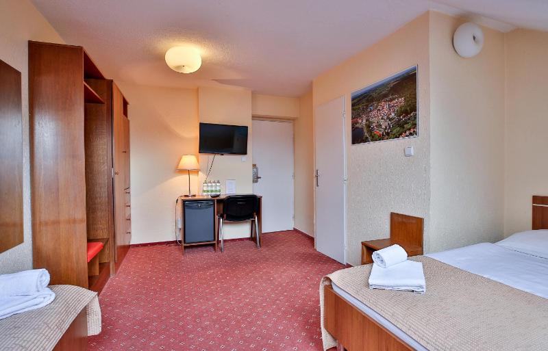 Quadruple Room with Private Bathroom image 2