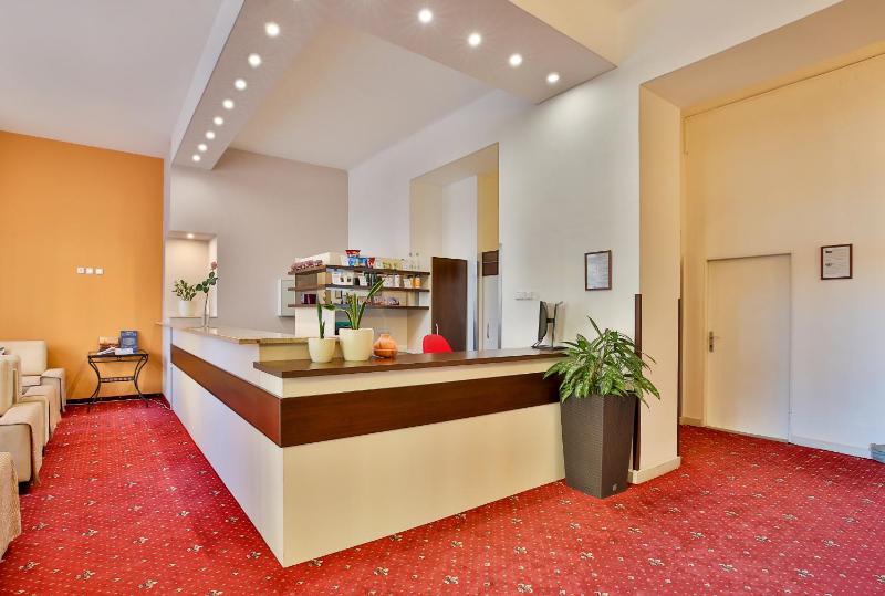 Double or Twin Room image 3