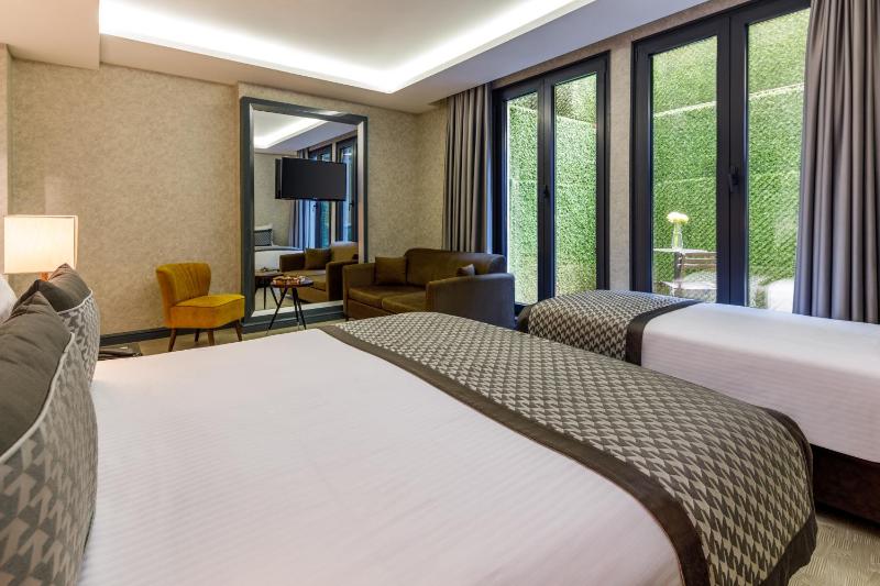 Junior Suite with Turkish Bath - Basement Floor image 3