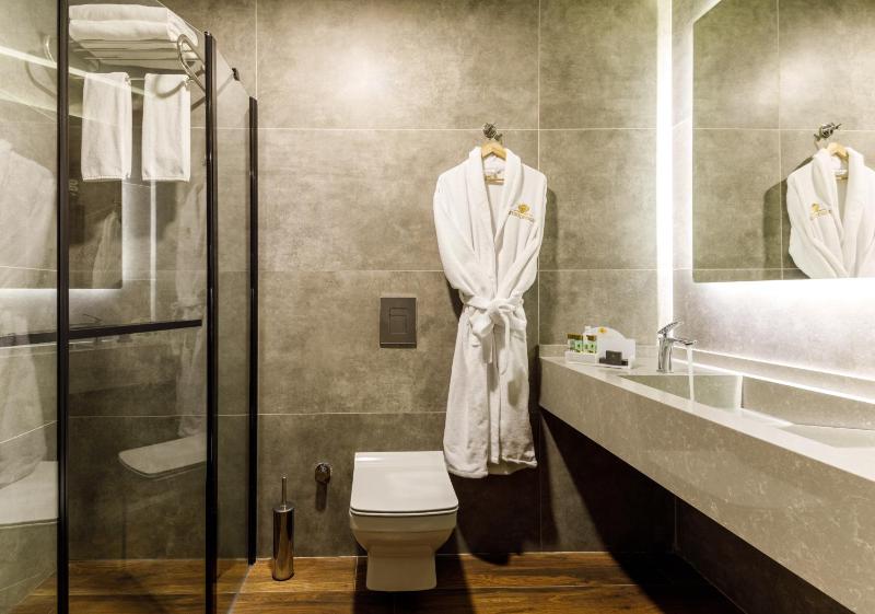 Superior Triple Room image 4