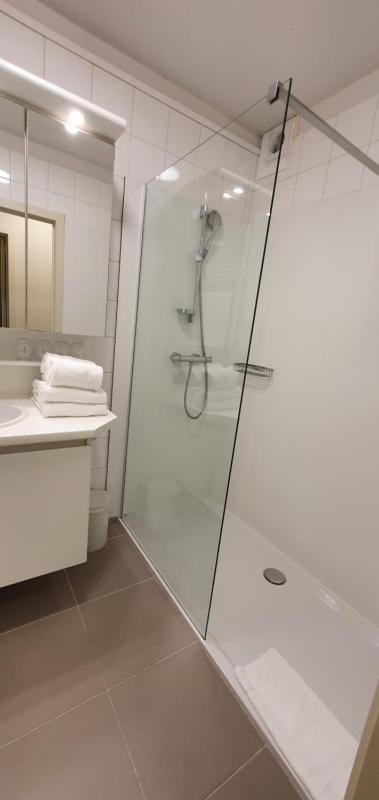Two-Bedroom Apartment (4 Adults) with Harbour View image 3