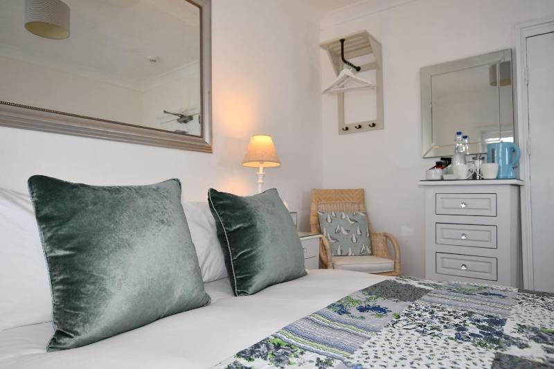 Standard Double Room image 4