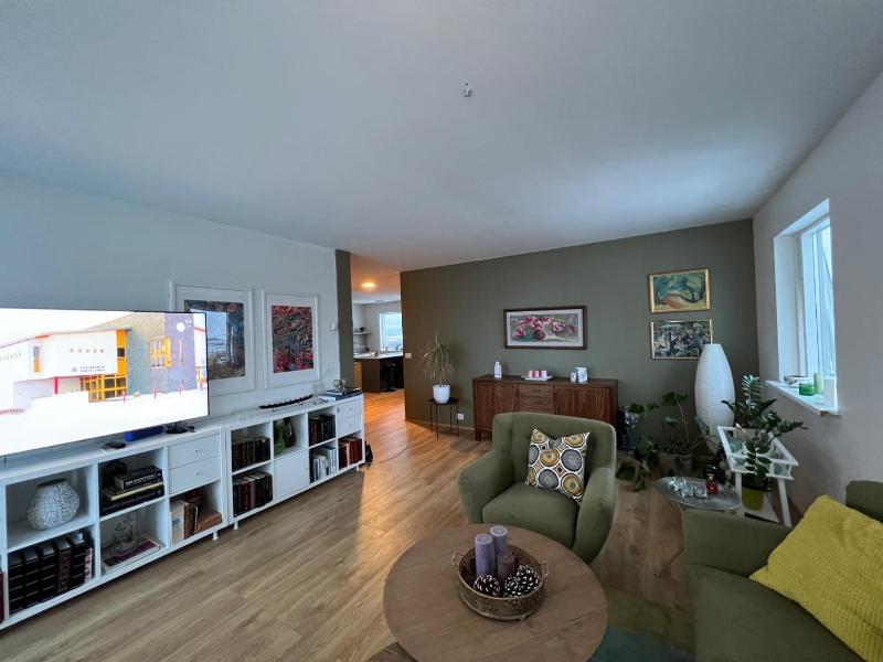 JM Cozy two bedroom apartment - image 9