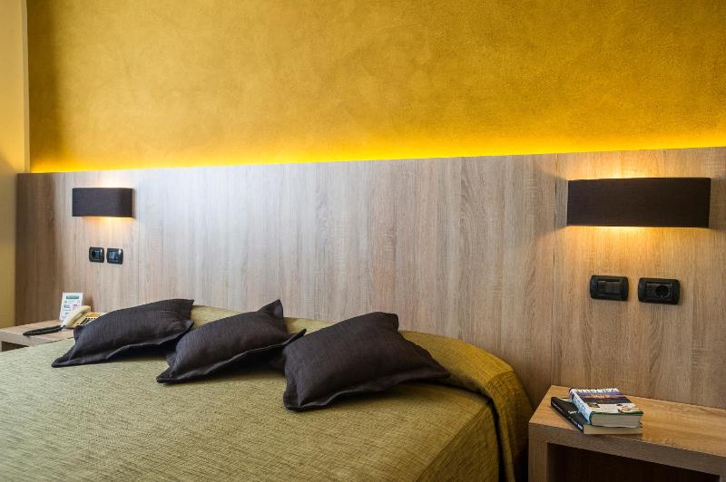 Superior Double Room with Garden View image 4