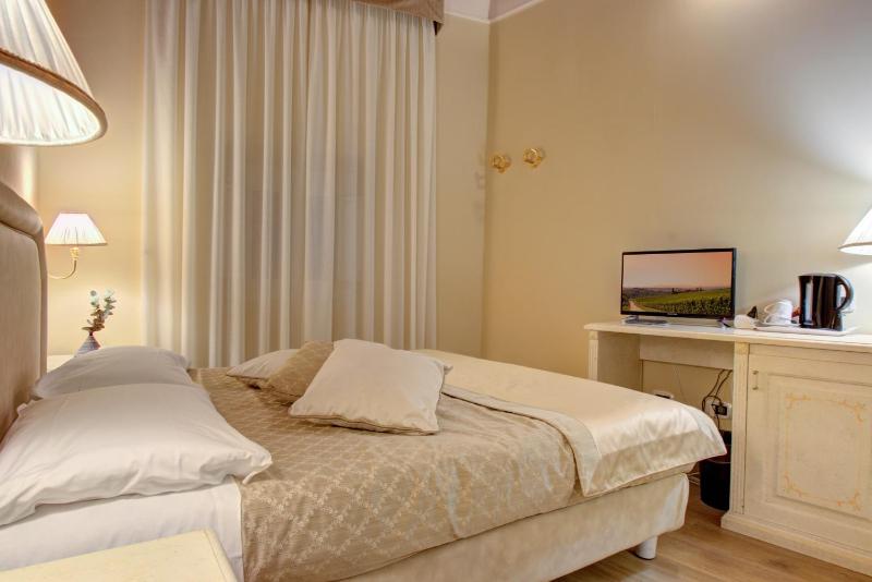 Economy Double Room image 4