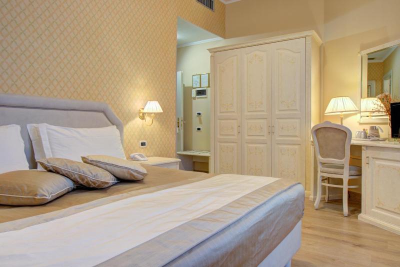 Superior Double Room image 4