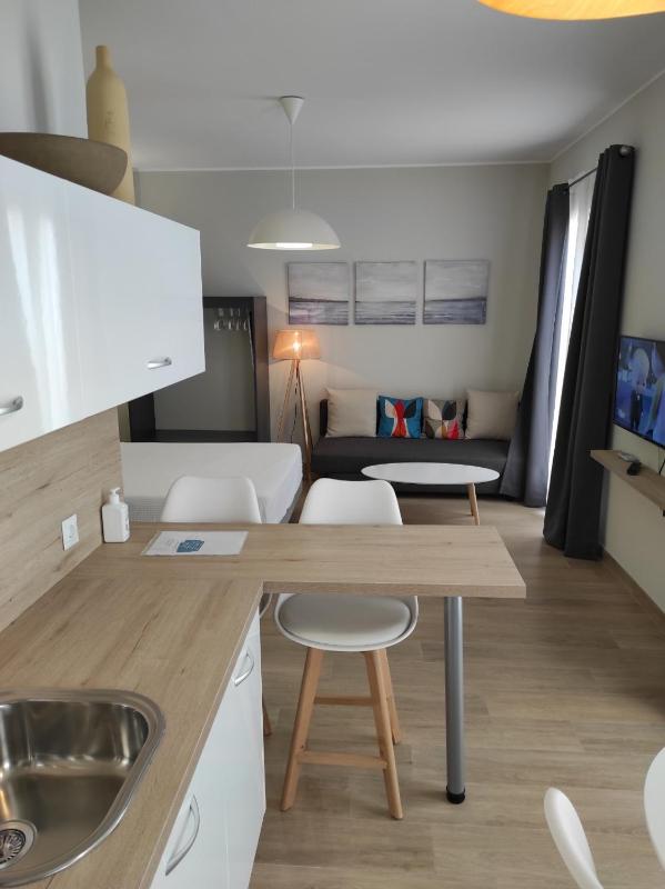 King Studio with Sofa Bed image 1