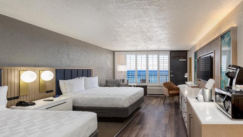 Superior Queen Room Two Queen Beds Oceanfront - Upper Level image 2