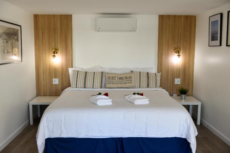 Deluxe King Room image 1