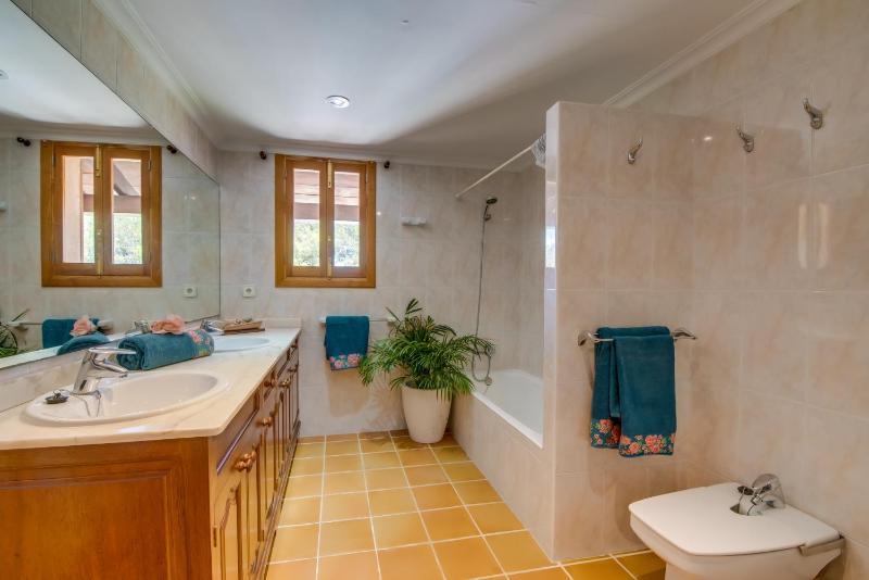 Ideal Property Mallorca - La Caseta - image 13