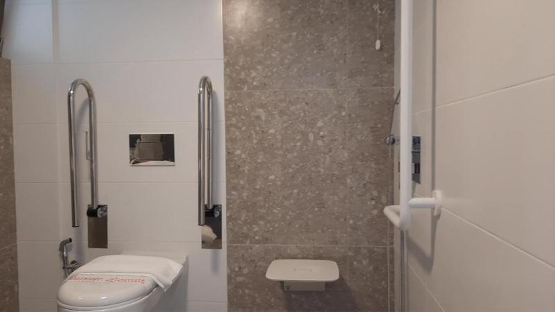 Double or Twin Room - Disability Access image 3